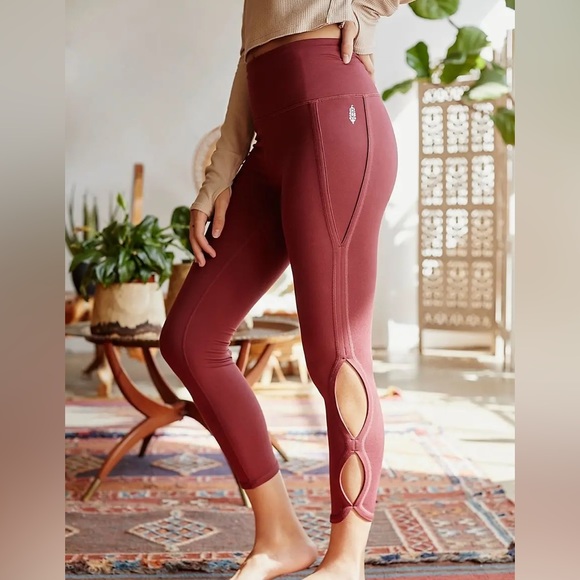 FP Movement by Free People Pants - Free People Movement Women’s Redwood 3/4 High Rise Infinity Leggings